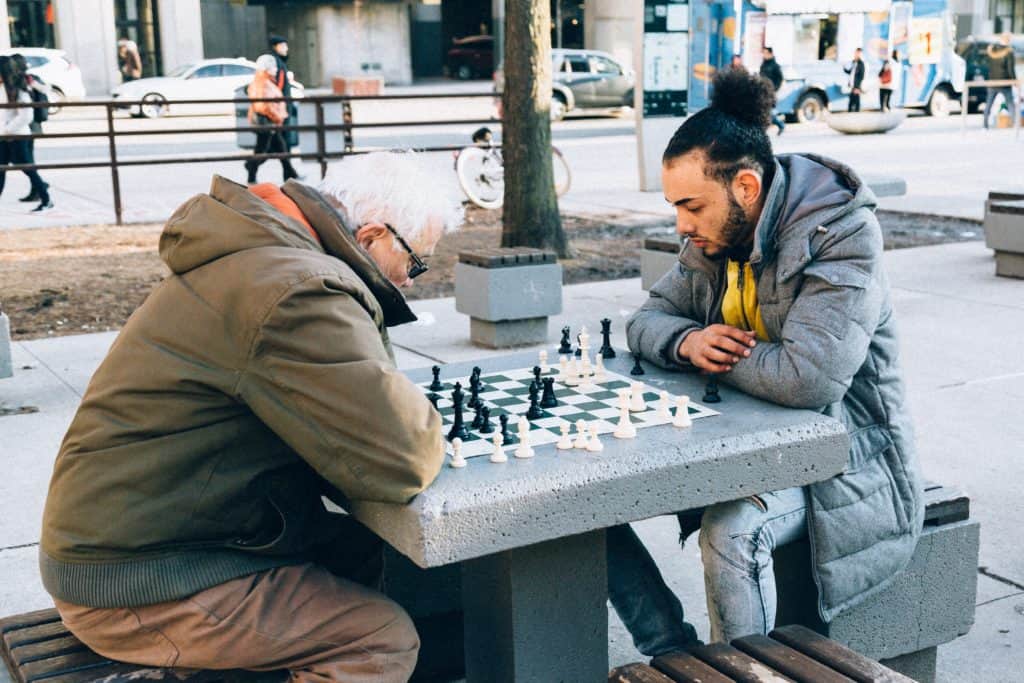Gemeinsam Gesellschaftsspiele spielen, Ehrenamt